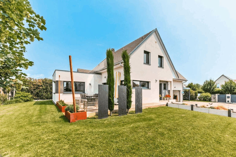 Extension de maison en Alsace - pièce à vivre lumineuse avec baie vitrée